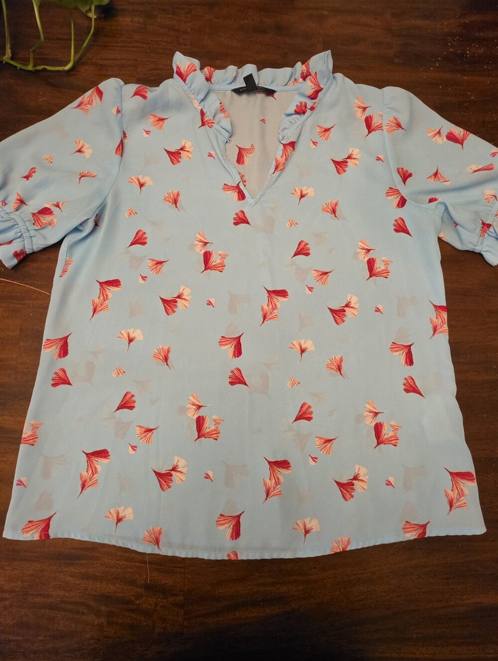 Banana Republic Light Blue Floral Keyhole Blouse Ruffle Neck Short Sleeve Small